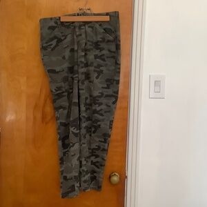 DKNY Jean Camo 12P